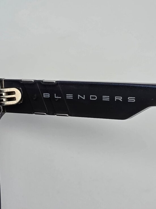 Blenders Sifi Discomania Iridescent Blue Polarized Lavender Mirror Sunglasses main image 5
